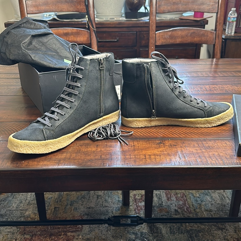 Mens TCG “Apache Crepe” boot, size 13. New in box